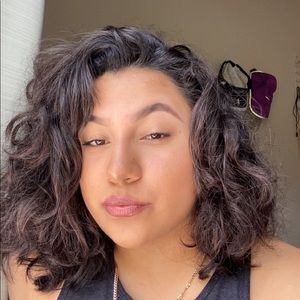 Meet your Posher, Cynthia